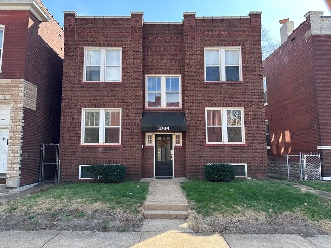 Building Photo - 3704 Fairview Ave Unit 2W