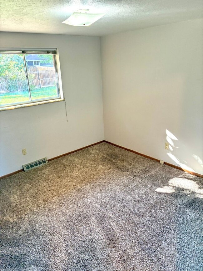 Photo - 3 Bedroom, 1 Bath Home with 1 car attached garage in Northwest Loveland, CO