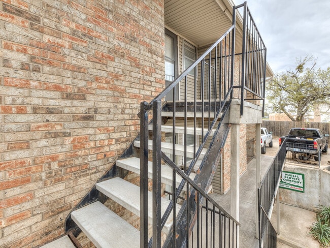 Photo - 6728 N Meridian Ave