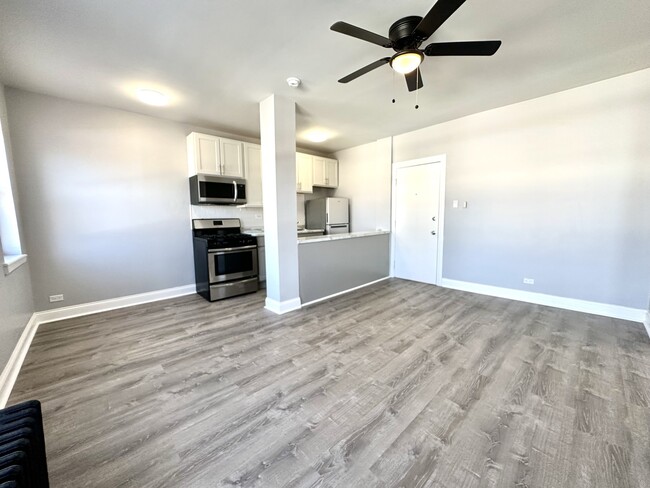 4756 Maplewood Studio - L - Alquilado - 4756 N. Maplewood Ave.