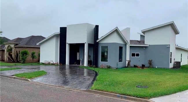 Photo - 800 New Orleans Cir