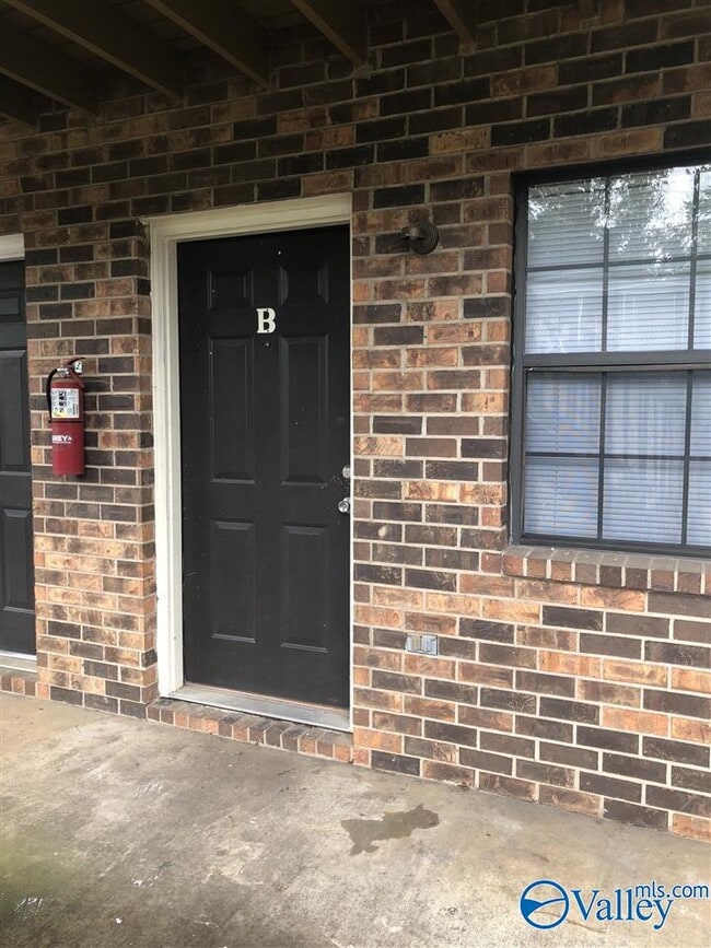 Building Photo - 11824 E Gateway Dr SE Unit Apt B