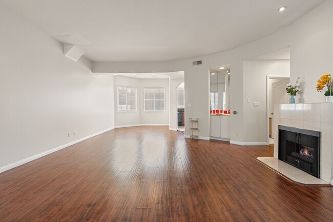 Photo - 408 W Queen St