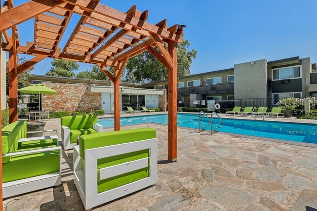 J St-022 - The Spoke