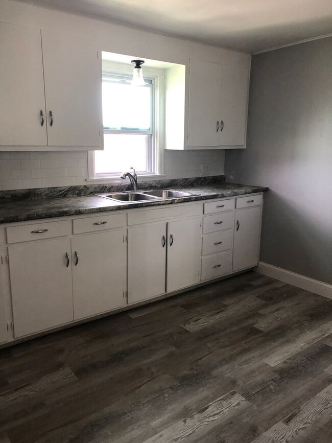 Building Photo - 135 Broad St Unit 135B