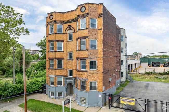 Building Photo - Royal Midtown Rental