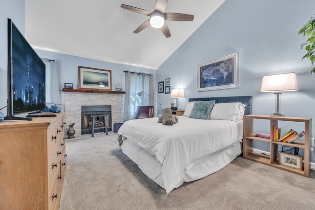 Photo - 586 Saint James Walk SE