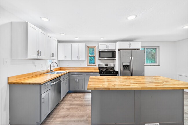 Photo - 83 Cedar Ave