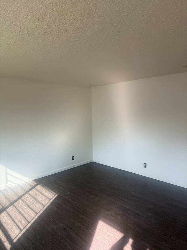 Photo - Spacious Condo near Shopping and Dining! Unidad 1