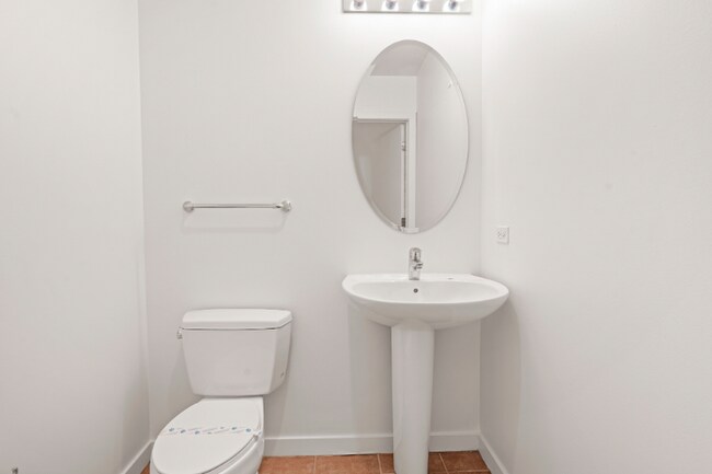 Photo - 765 S Clark St