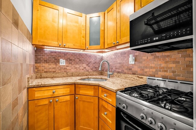 Photo - 240 E 35th St