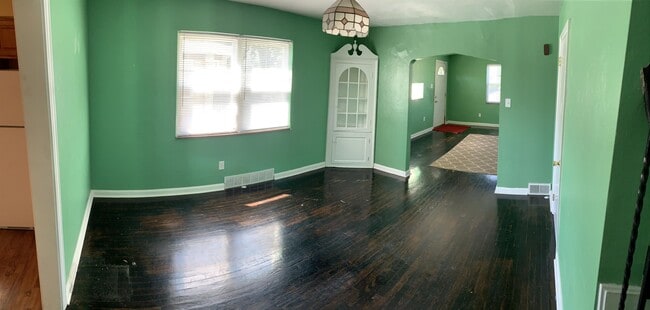 Photo - 3031 Pioneer Ave