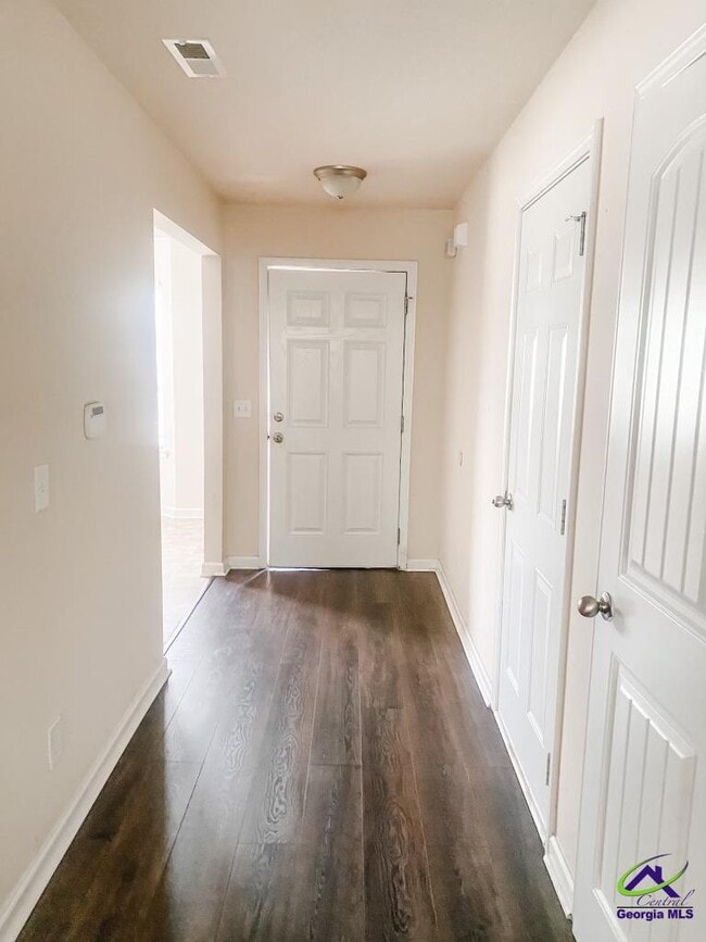 Photo - 105 Sutton Dr