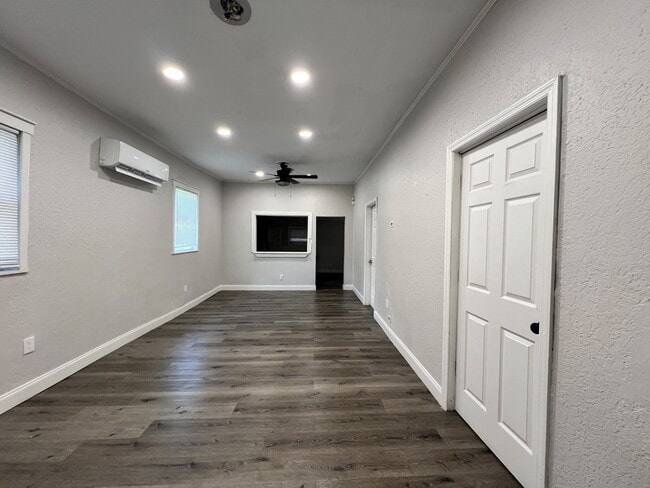 Photo - 2713 Peters St