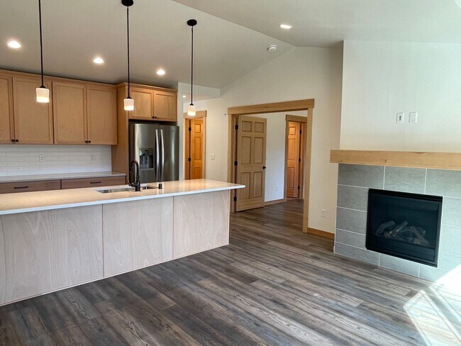 Photo - Lovely Pet Friendly Home at Honeymoon Lake!