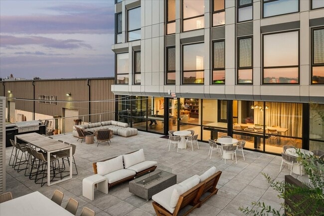 Cubierta de la piscina inferior - The Americana