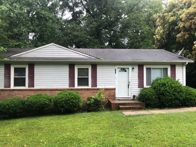 Building Photo - Cute,Belmont-Mt Holly home close to everything