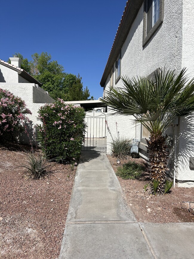 Photo - 203 Oro Canyon St