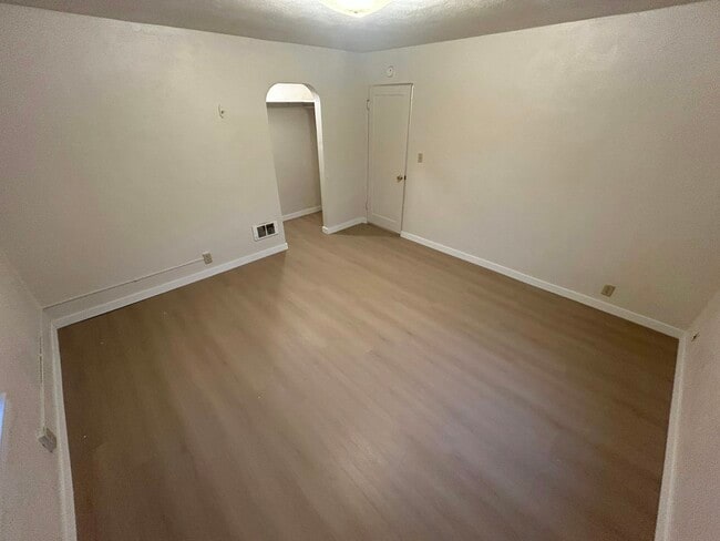 Building Photo - 400 W 13th St