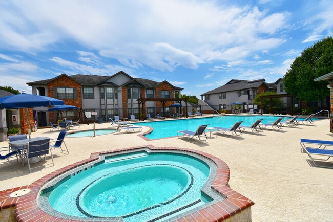 Saddle Brook Apartments - Saddle Brook Apartments