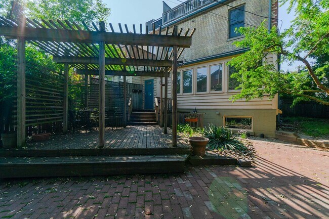 Photo - 217-217 Carlton St. Unit 3