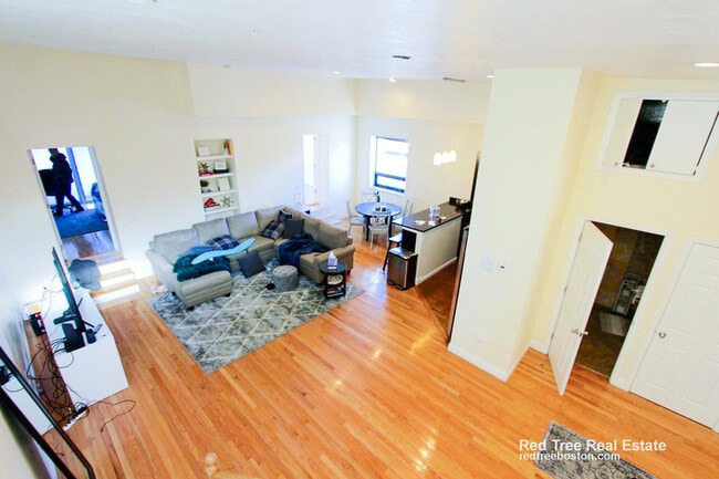 Building Photo - 1032 Commonwealth Avenue Unit 3