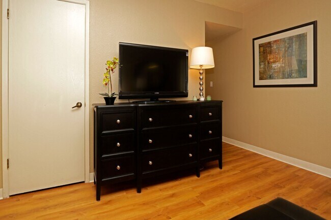 Acacia Apartments