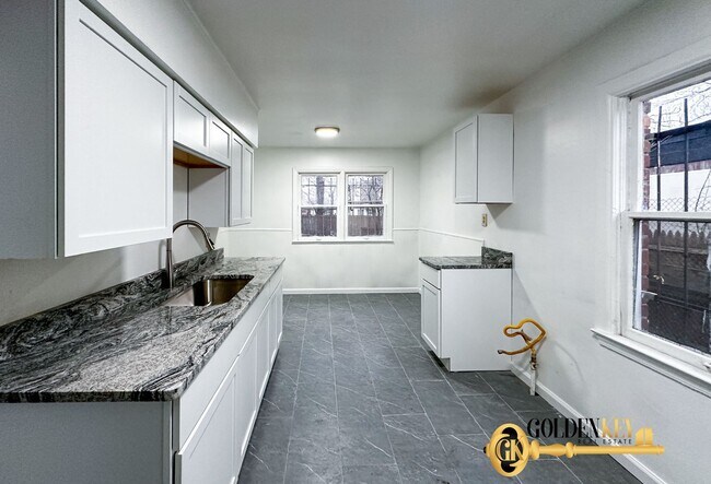 Westside 2 bedroom Brick Home Remodeled ne... - Westside 2 bedroom Brick Home Remodeled ne...