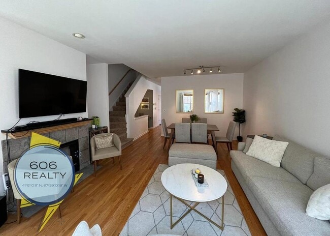 Photo - 220 W Scott St Unit G