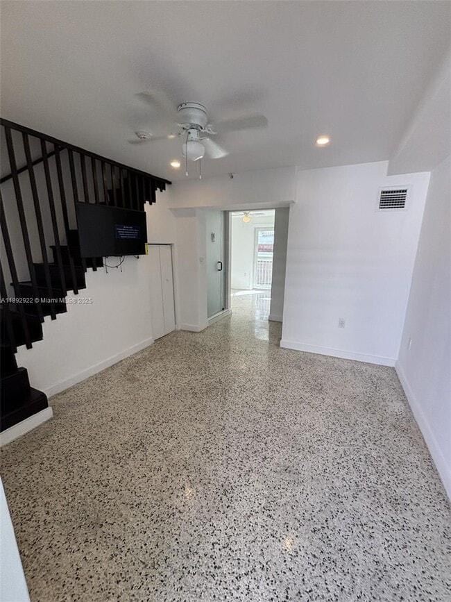 Photo - 560 NW 1st St Unidad 6