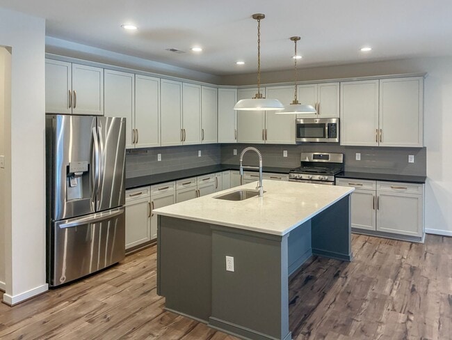 Photo - 4 Bedroom, 3.5 Bathroom in Magnolia Green