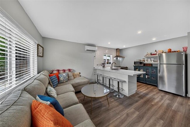 Building Photo - 1215 NE 17th Ave Unit 7 Rental