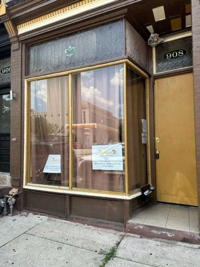 Photo - 908 N 3rd St Unidad Commercial