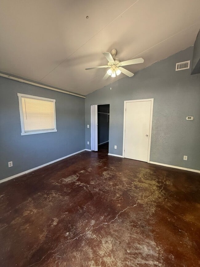 Photo - Spacious 4BR/3BA Home on Redmond Street – COMMERCIAL STYLE KITCHEN - Port Charlotte-$500 FIVE HUN...