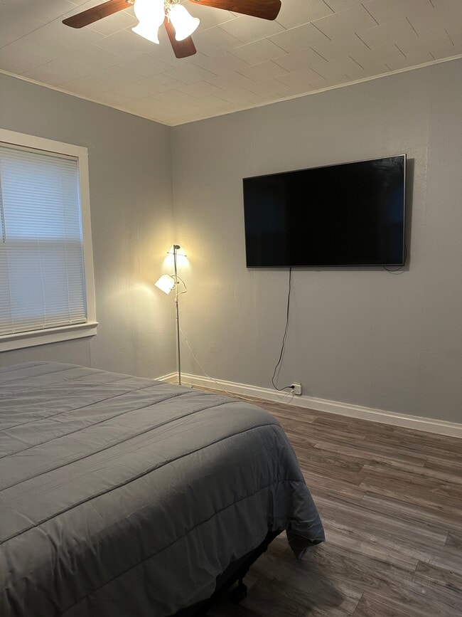 Photo - 460 Bluff Dr