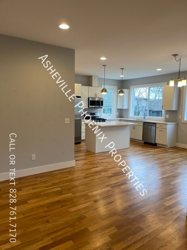 Photo - 18 Mauricet Ln House