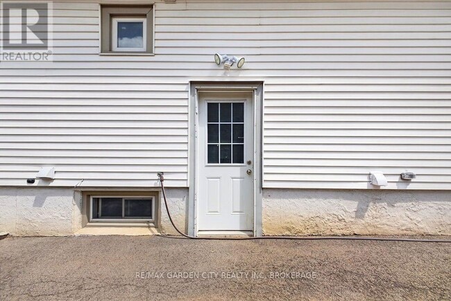 Photo - 191 E 43rd St