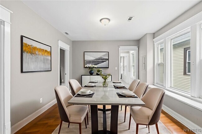 Photo - 2342 Seneca St