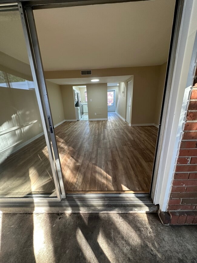 Photo - 621 W Indiana Ave