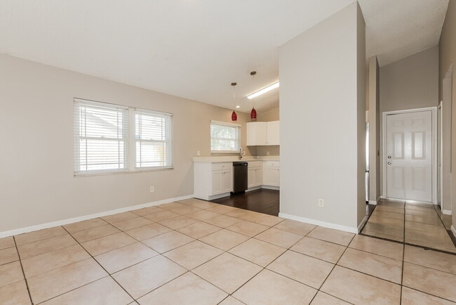 Photo - 2027 Helm Ln