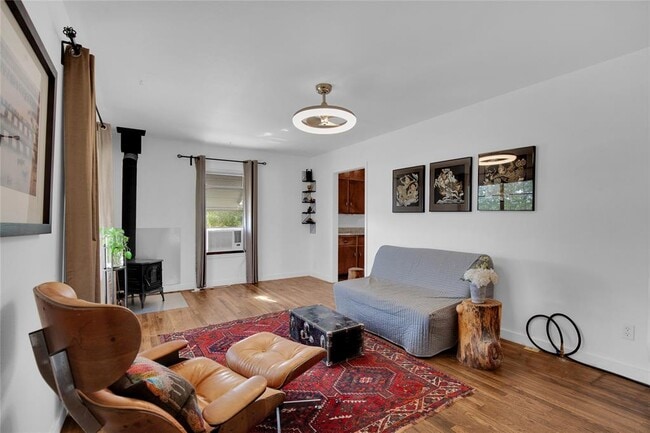 Building Photo - 1607 E 4th St