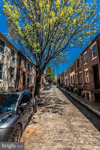 Photo - 640 Dover St