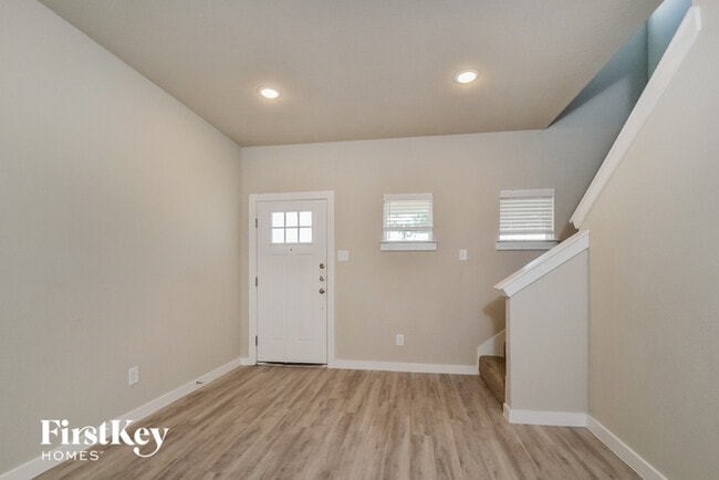 Photo - 620 Sophia Wy