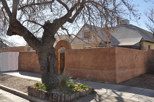 Photo - 711 Arno St SE Unidad House