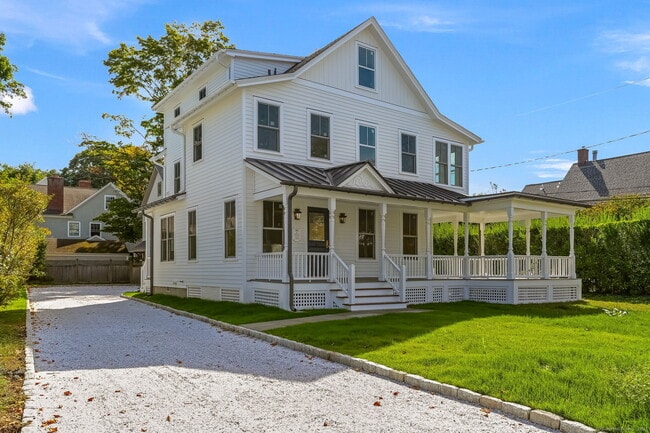 Photo - 134 Rowayton Ave