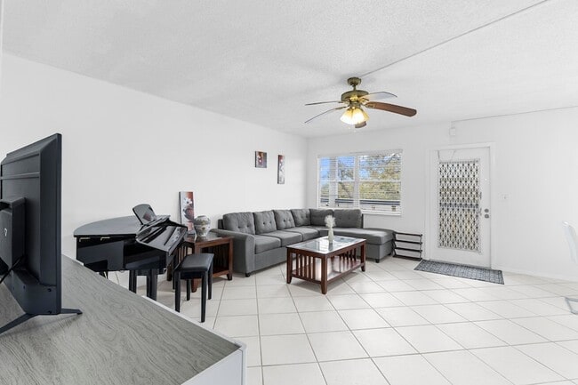 3028 Harwood D