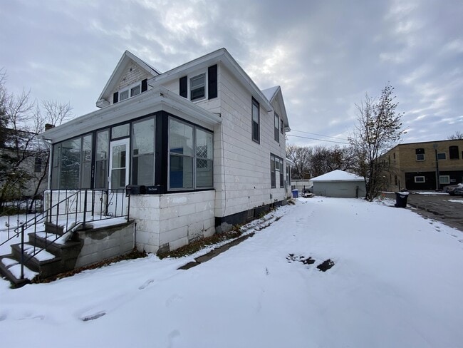 Photo - 708 7th St N