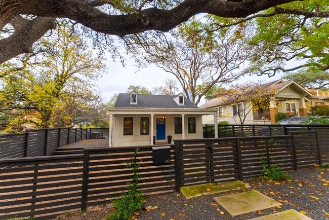 Photo - Luxury Living in Travis Heights—Historic 3...