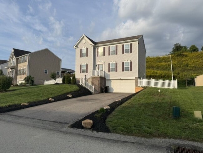 422 Labrador Ln