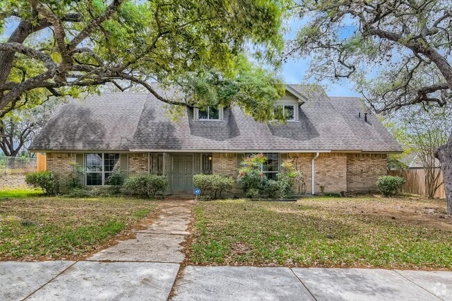 Building Photo - Gorgeous San Antonio home with large backy...